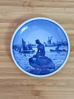 Royal Copenhagen “Langelinie – The Little Mermaid” Wall Plate Discontinued